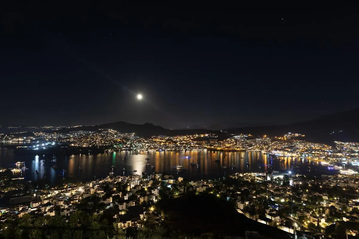 Stunning Sea View Duplex Apartment In Gundogan Bodrum